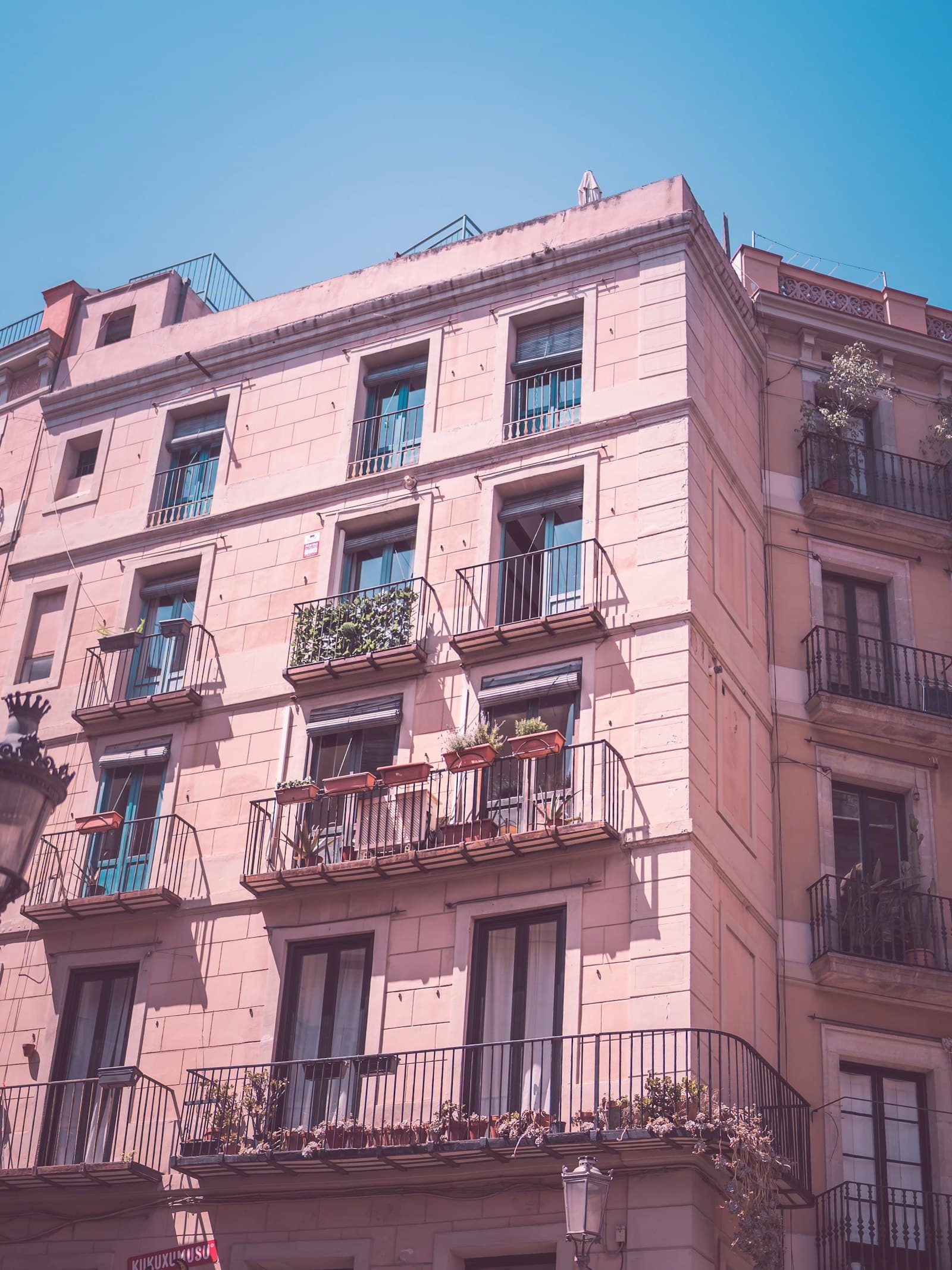 Fachada de un edificio residencial en España